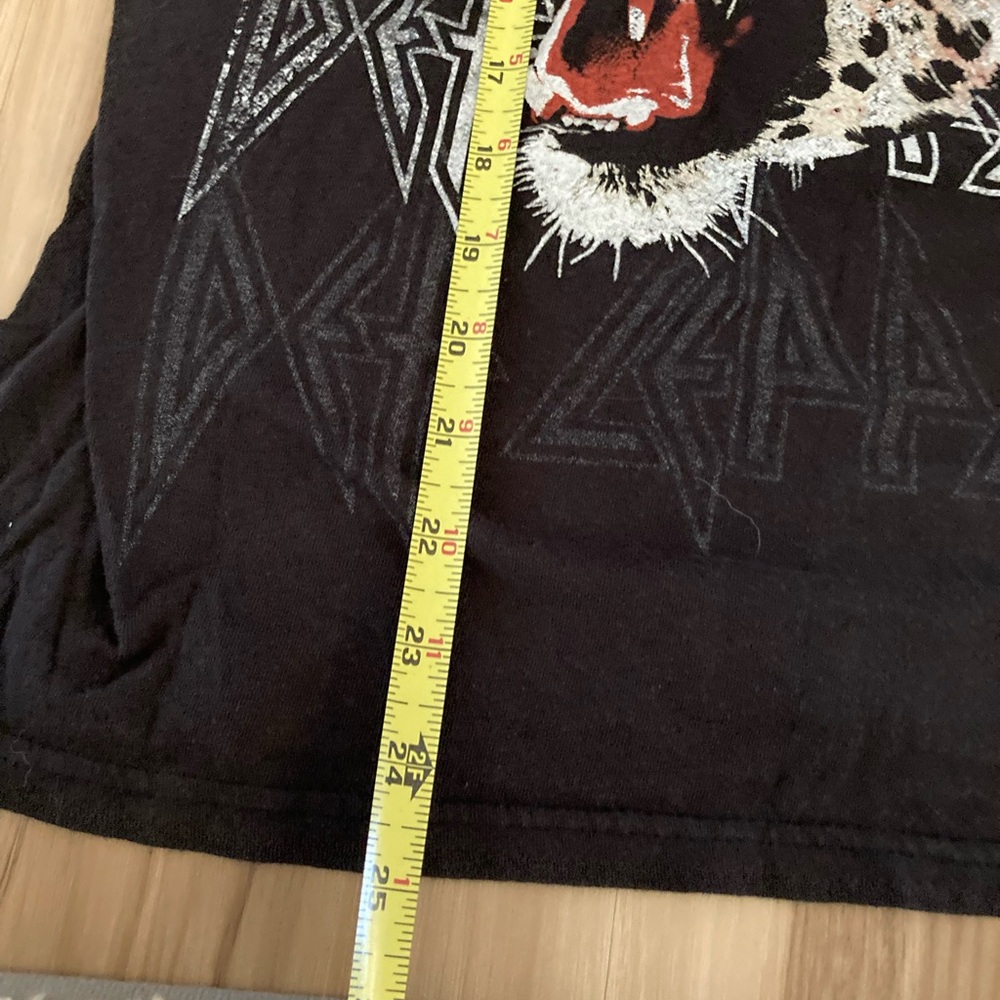Def Leppard Graphic T-Shirt - Picture 2 of 4